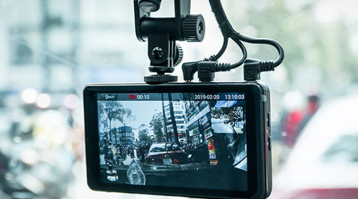 Camera giám sát hành trình là thiết bị ghi hình được lắp đặt trên ô tô