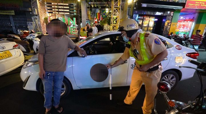 Xử phạt lỗi taxi nếu vi phạm lỗi đồng hồ tính cước 