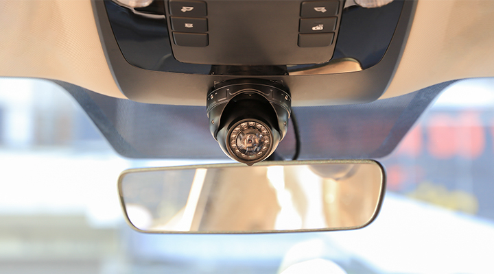 Camera là công cụ hữu ích giúp tăng khả năng giám sát và cung cấp dữ liệu hình ảnh trong quá trình vận hành taxi.